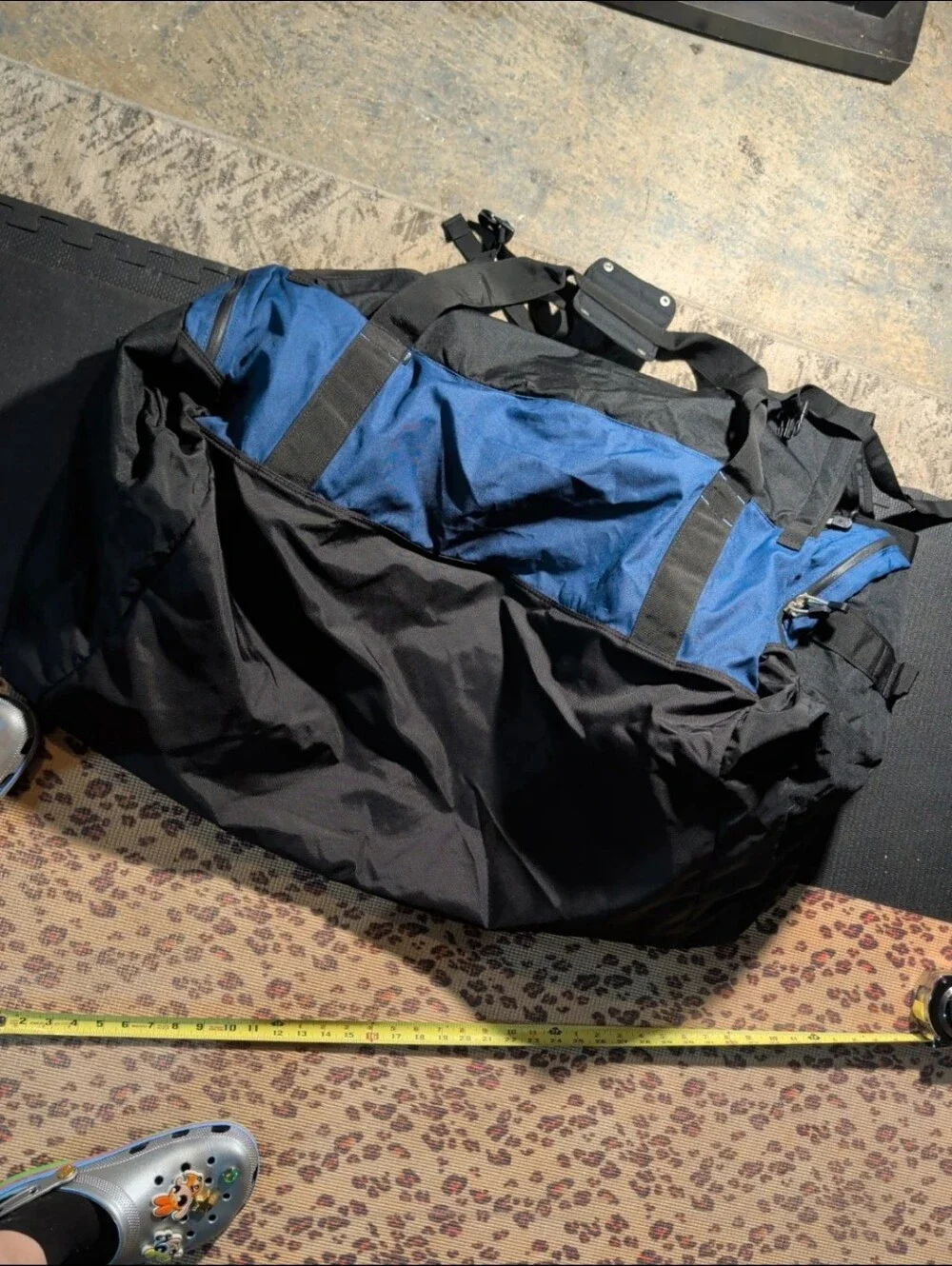 Columbia XL Duffle Bag. Excellent Condition!! Heavy Duty!